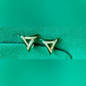 Triangle green with diamond around
